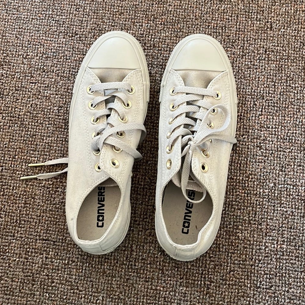 Converse tan sneakers NWOT’s